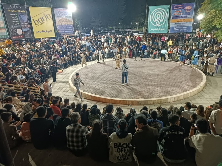 رنگ و بوی آیین‌ها در خیابان‌های سقز در جشنواره منطقه‌ای «زیویه»