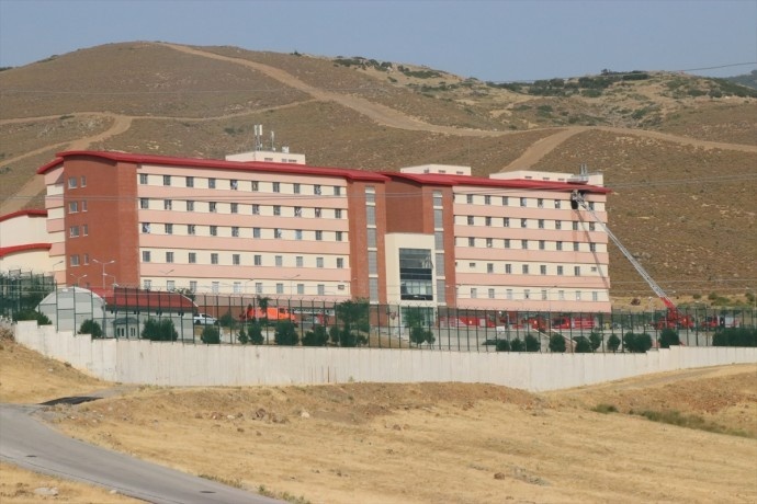 زن اسیر عفرینی پس از 31 سال آزاد شده و در انتظار بازگشت به عفرین است