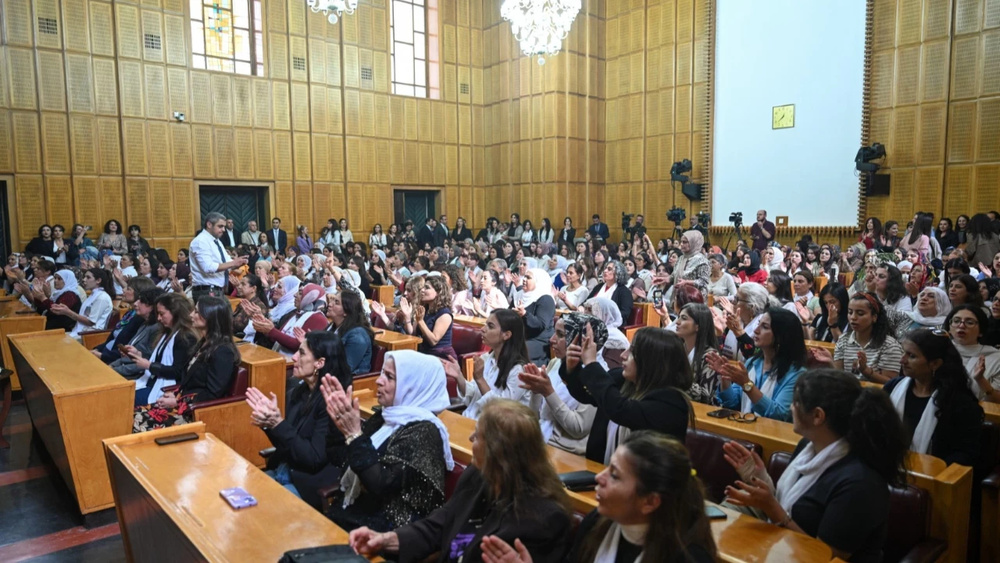 زنان در مجلس شعار زنده باد اوجالان سر دادند، مجلس ترکیه دیدار با اوجالان را معلق گذاشت