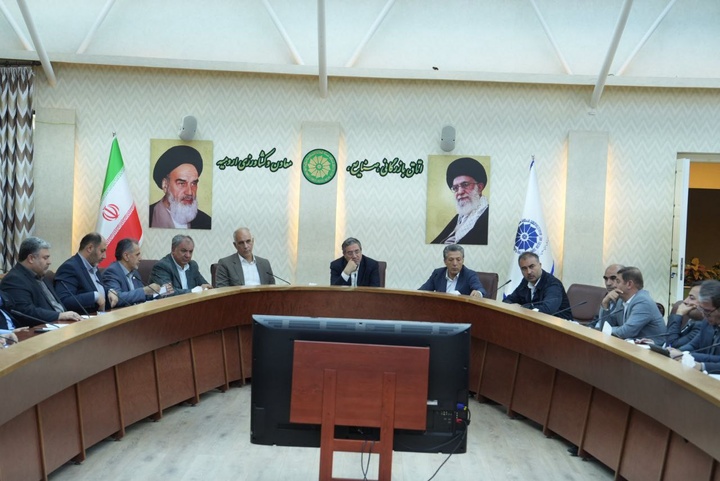 استاندار آذربایجان‌غربی خواستار مدیریت استانی تأمین نهاده‌های دام و طیور شد