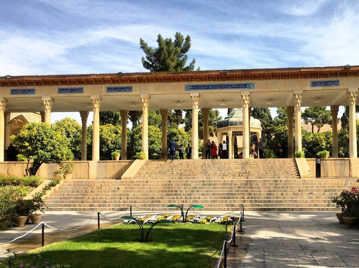 در پرده و بی پرده / حبیب الله مستوفی