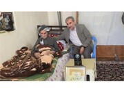 «خله دەرزی» هنرمند ١٠٩ ساله تقدیر شد