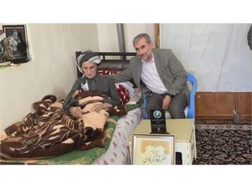 «خله دەرزی» هنرمند ١٠٩ ساله تقدیر شد 