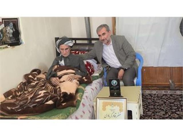 «خله دەرزی» هنرمند ١٠٩ ساله تقدیر شد 