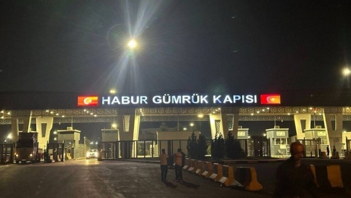 پیکر دمهات آکار خبرنگار کردی که در مخمور جان باخته بود، برای خاکسپاری به ترکیه منتقل شد