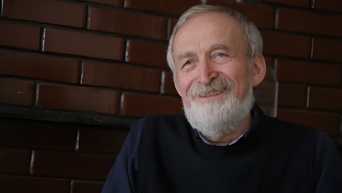 حسین آیکول که همه زندگی اش به مبارزه برای احقاق حقوق کُردها گذشته، دچار خونریزی مغزی شد