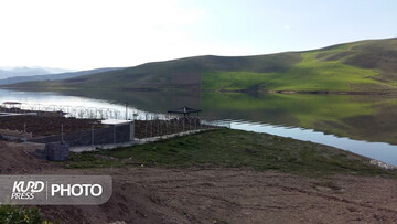 افزایش سازەهای غیرمجاز در حاشیه سد مهاباد/مسئولان برای رفع تصرف یک هفته فرصت دارند