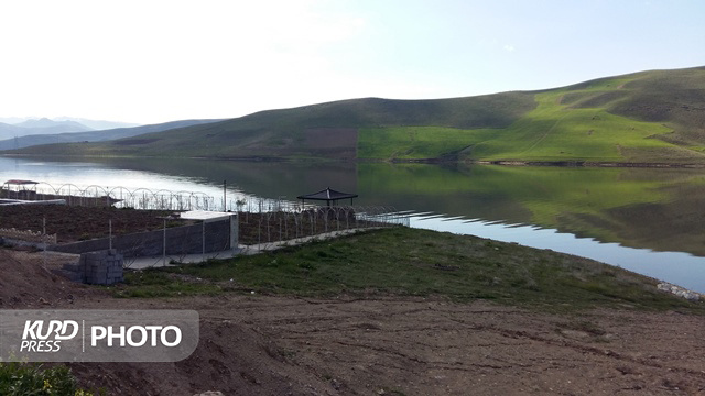 افزایش سازەهای غیرمجاز در حاشیه سد مهاباد/مسئولان برای رفع تصرف یک هفته فرصت دارند