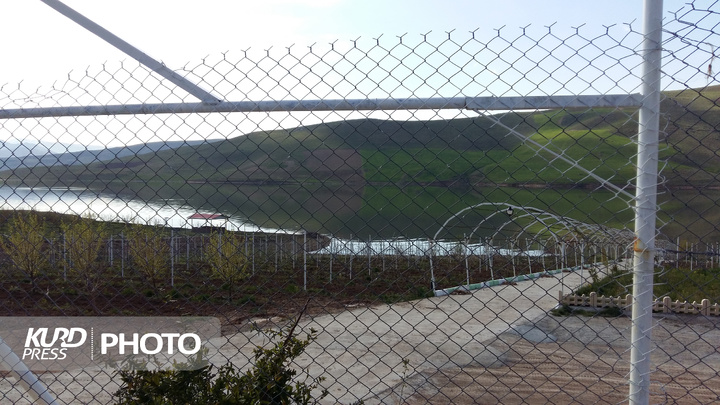 تقابل منتفذین با حقوق عامە/مبارزە با زمین خواری از حاشیە سد مهاباد مجددا کلید خورد