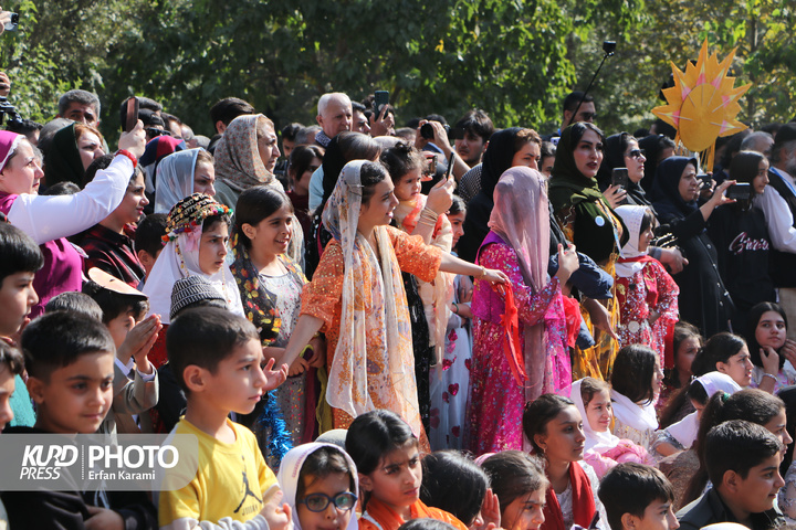 افتتاحیه هجدهمین دوره تئاتر خیابانی مریوان / عکاس : عرفان کرمی