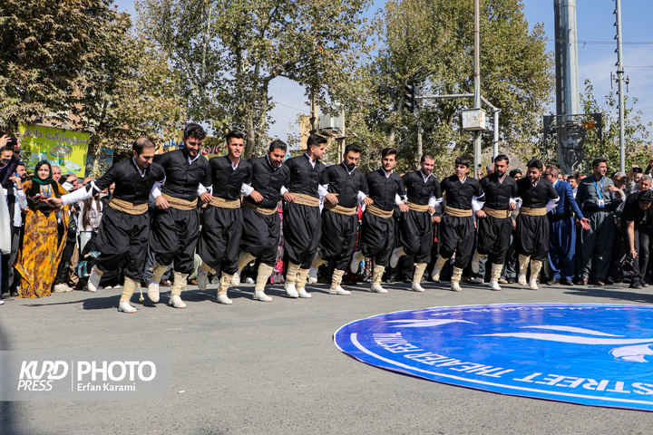 افتتاحیه هجدهمین دوره تئاتر خیابانی مریوان / عکاس : عرفان کرمی