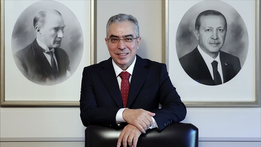 آموزش و استفاده از زبان‌های دیگر از جمله کُردی آزاد است اما زبان رسمی و واحد کشور ترکی است