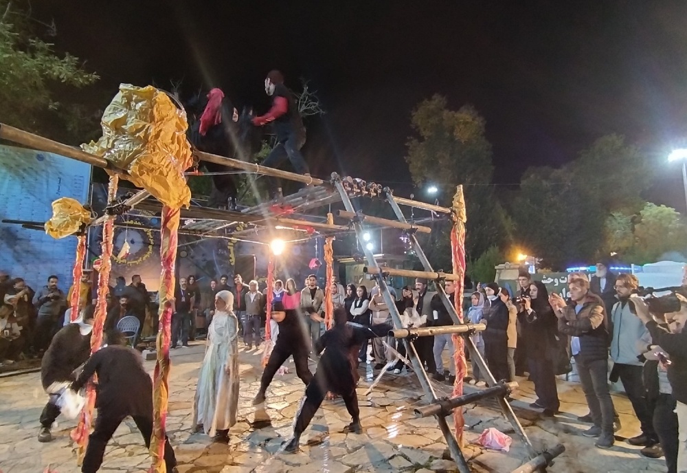 ۱۸ اجرا در اولین روز از هجدهمین جشنواره بینالمللی تئاتر خیابانی مریوان +فیلم