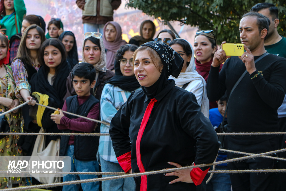 بە بەشداری ۴۴ گرووپی شانۆیی ۱۸مین فێستیڤاڵی شانۆی سەرشەقام لە مەریوان دەستی پێکرد+ فیلم