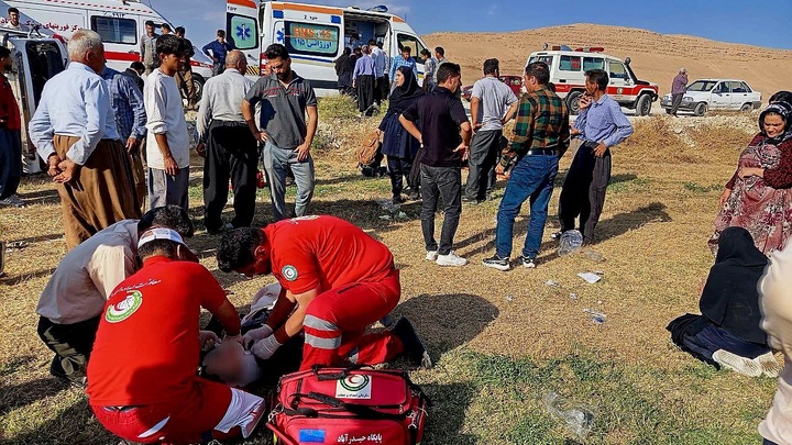 مصدومیت ۱۱ تن در واژگونی مینی‌بوس در محور مهاباد به ارومیه