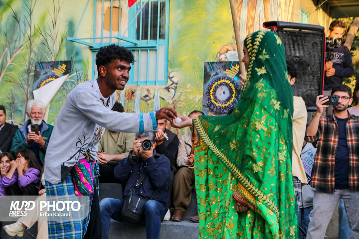 روز اول هجدهمین دوره جشنواره بین المللی تئاتر خیابانی مریوان / عکاس : عرفان کرمی