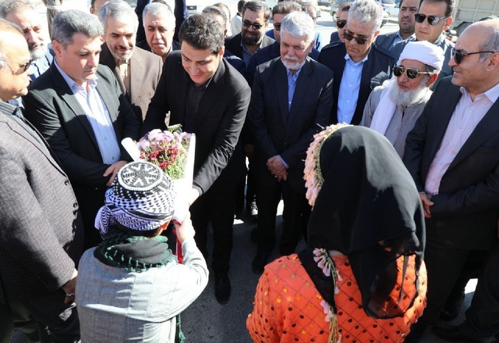 استقبال مریوان از وزیر فرهنگ و ارشاد اسلامی؛ از هلپرکی هنرمندان تا تجلیل از ماموستا