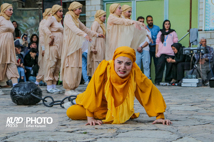 روزسوم هجدهمین دوره جشنواره بین المللی تئاتر خیابانی مریوان / عکاس : عرفان کرمی