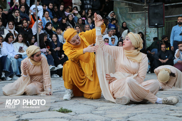 روزسوم هجدهمین دوره جشنواره بین المللی تئاتر خیابانی مریوان / عکاس : عرفان کرمی
