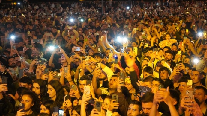 جشن زیتون در دیرک با حضور هزاران تن و درخواست آزادی برای اوجالان برگزار شد