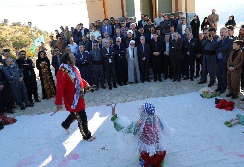 استقبال مریوان از وزیر فرهنگ و ارشاد اسلامی؛ از هلپرکی هنرمندان تا تجلیل از ماموستا