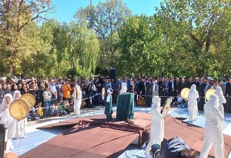 استقبال مریوان از وزیر فرهنگ و ارشاد اسلامی؛ از هلپرکی هنرمندان تا تجلیل از ماموستا