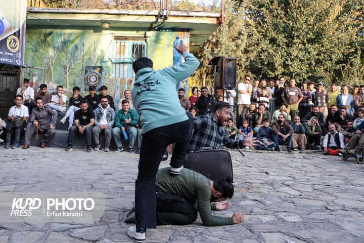 روز چهارم هجدهمین دوره جشنواره بین المللی تئاتر خیابانی مریوان / عکاس : عرفان کرمی