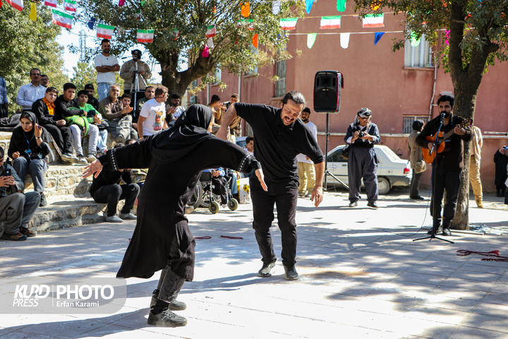 روز چهارم هجدهمین دوره جشنواره بین المللی تئاتر خیابانی مریوان / عکاس : عرفان کرمی