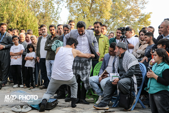 روز چهارم هجدهمین دوره جشنواره بین المللی تئاتر خیابانی مریوان / عکاس : عرفان کرمی