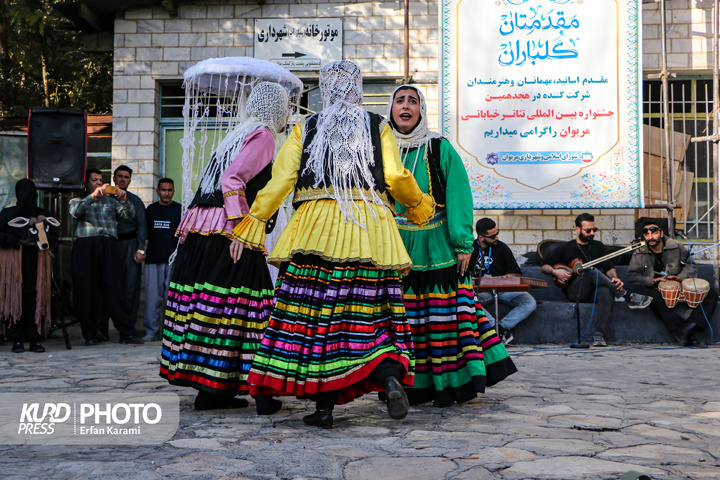 روز چهارم هجدهمین دوره جشنواره بین المللی تئاتر خیابانی مریوان / عکاس : عرفان کرمی