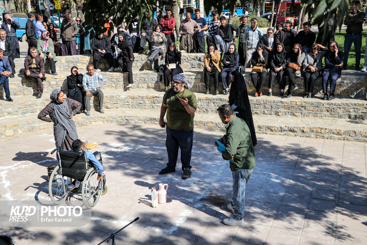 روز چهارم هجدهمین دوره جشنواره بین المللی تئاتر خیابانی مریوان / عکاس : عرفان کرمی