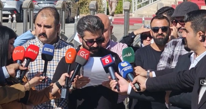 تجمع کارکنان شبکه‌ی کی‌ان‌ان مقابل دفتر جناح کردسات جنبش تغییر