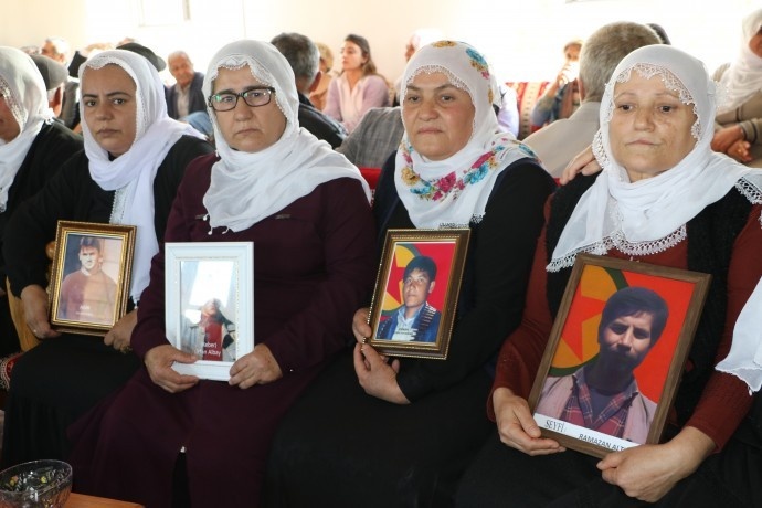 برگزاری مراسم ختم و یادبود برای پنج تن از اعضای جان باخته PKK در دیاربکر + فیلم