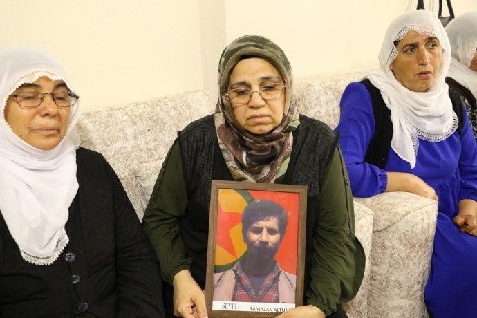 برگزاری مراسم ختم و یادبود برای پنج تن از اعضای جان باخته PKK در دیاربکر + فیلم