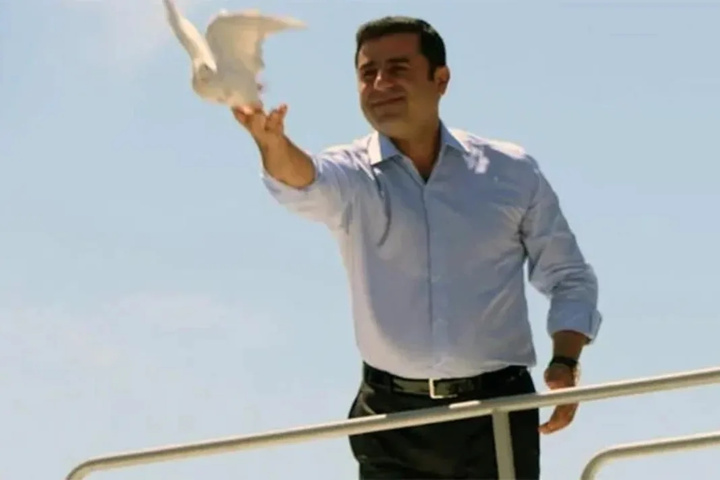 تا وقتی مردم کُرد و تُرک از ته دل همدیگر را دوست نداشته باشند صلح بی فایده است