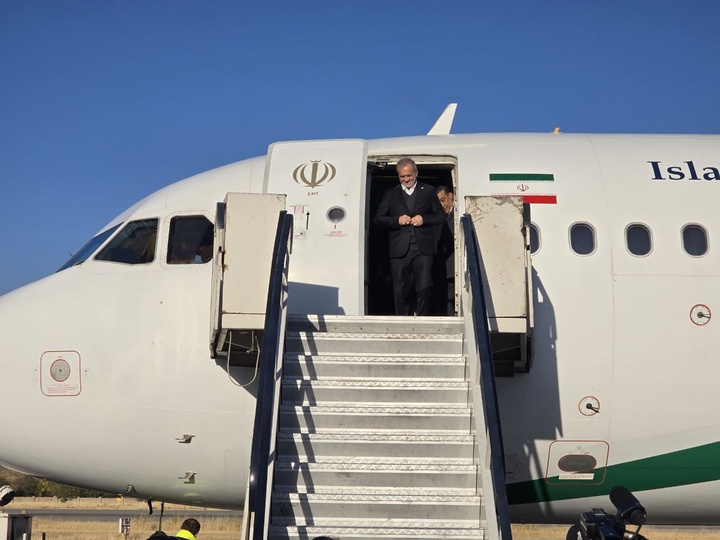 رئیس‌جمهور وارد سنندج شد