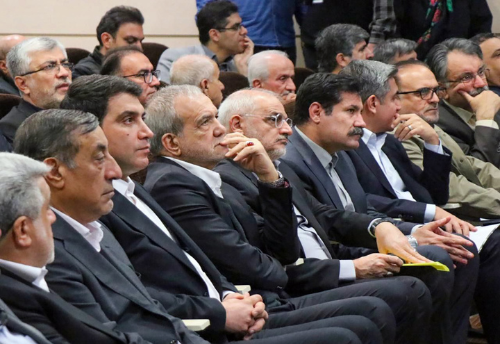 مطالبات فرهنگی، اجتماعی و ورزشی فعالان کردستان در دیدار با رئیس جمهور