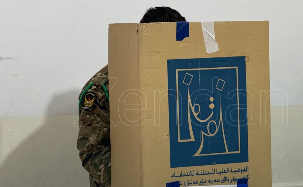 تصاویری از مشارکت نظامیان و آوارگان در رای گیری ویژه انتخابات پارلمانی عراق