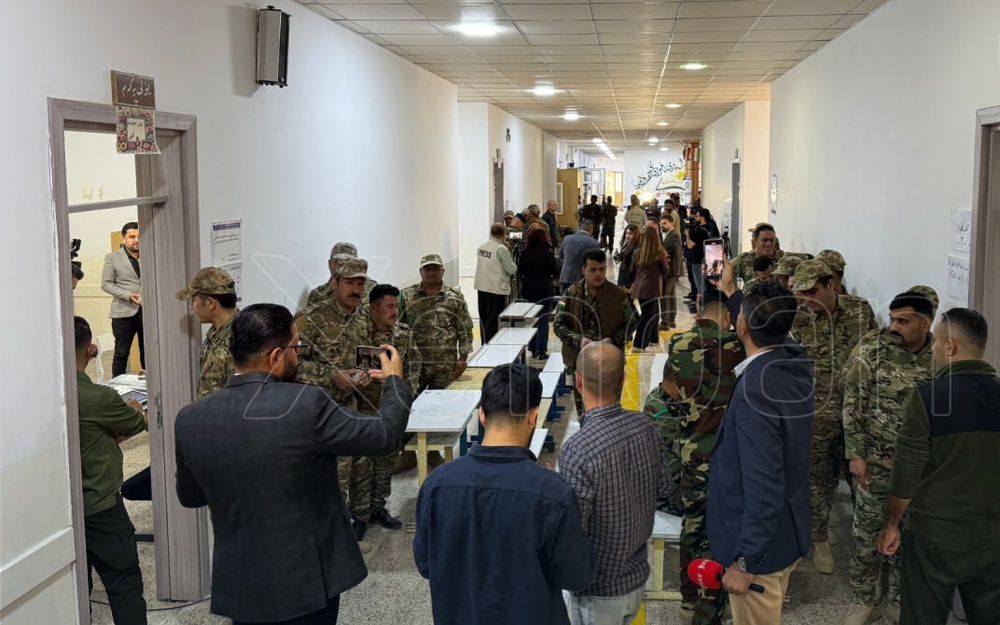 تصاویری از مشارکت نظامیان و آوارگان در رای گیری ویژه انتخابات پارلمانی عراق