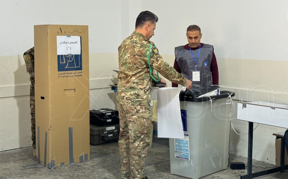 تصاویری از مشارکت نظامیان و آوارگان در رای گیری ویژه انتخابات پارلمانی عراق