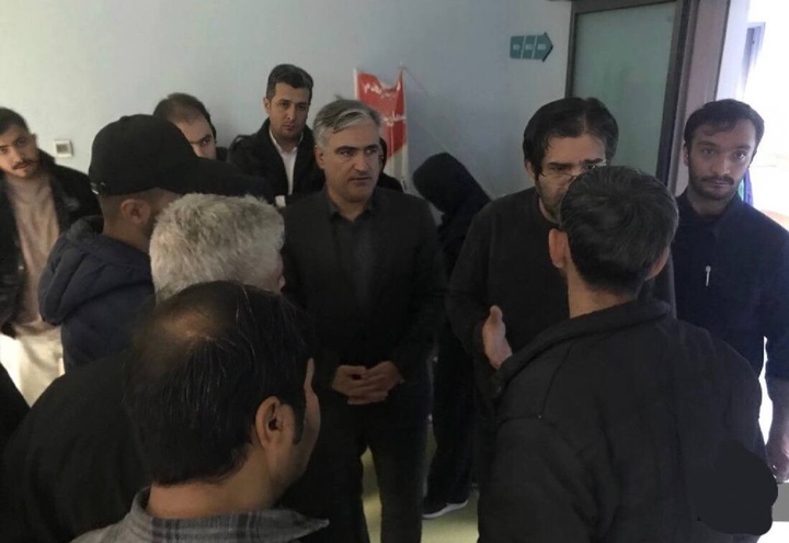 عیادت فرماندار سنندج از آتش‌نشان سانحه‌دیده/تأکید بر رسیدگی فوری به مشکلات کارکنان شهرداری