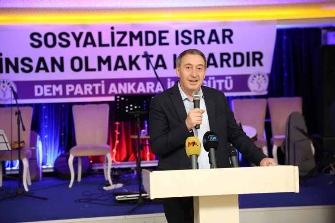 بکرخان: وقت تصمیم‌های بزرگ است؛ کمیسیون باید فوراً به امرالی برود