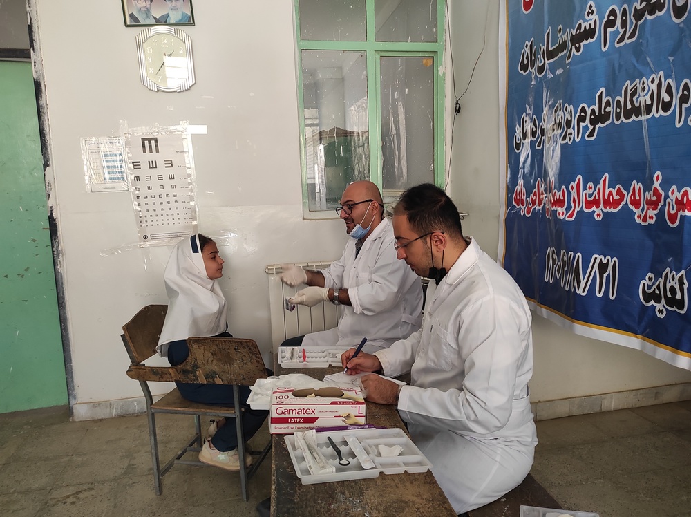 آنها لبخند زیبا به دانش آموزان روستاهای محروم هدیه می دهند