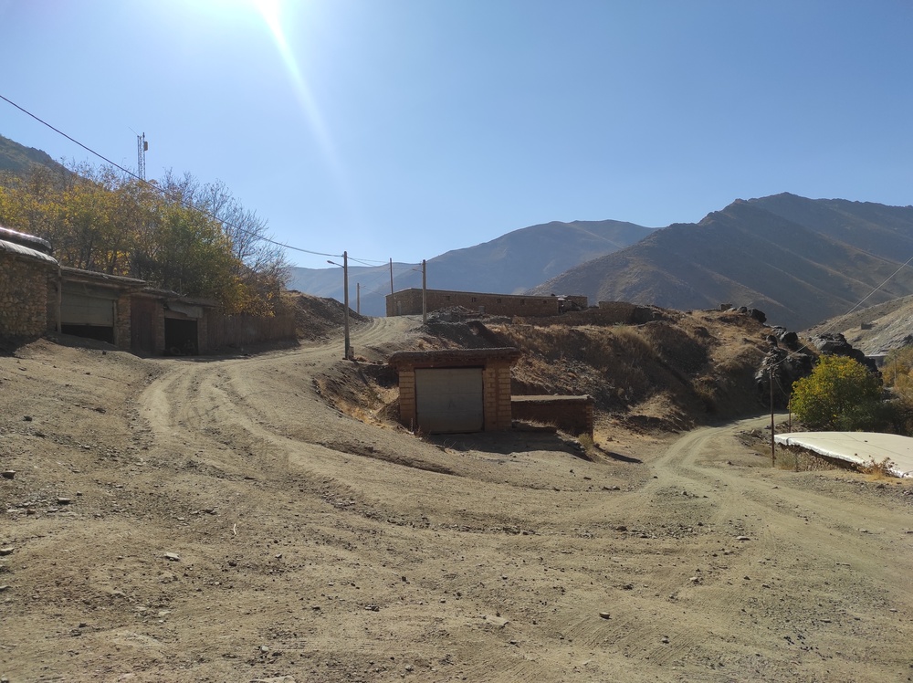 آنها لبخند زیبا به دانش آموزان روستاهای محروم هدیه می دهند