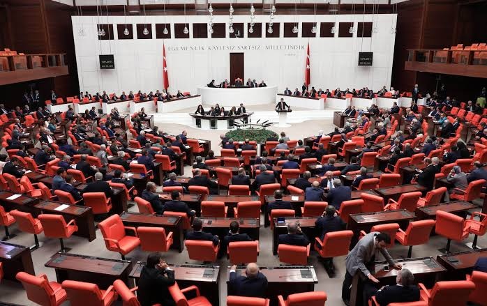 كۆمسیۆنی ئاشتیی پەرلەمانی توركیا سەردانی ئۆجەلان دەكات