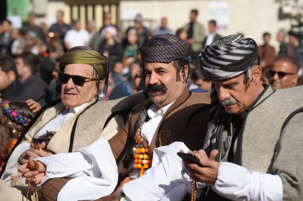 نوای دف و آوای سیاچمانه در جشن بزرگ انار پاوه