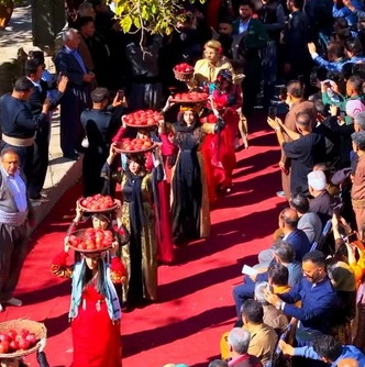 نوای دف و آوای سیاچمانه در جشن بزرگ انار پاوه