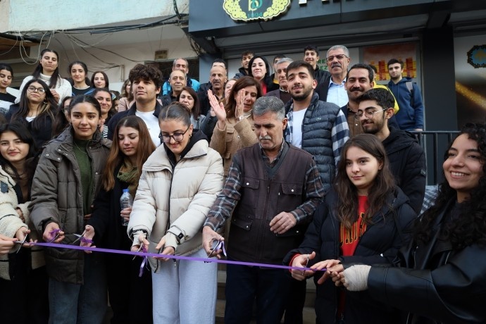 افتتاح کتابخانه‌ای به نام «مستوره اردلان» در دیاربکر + فیلم