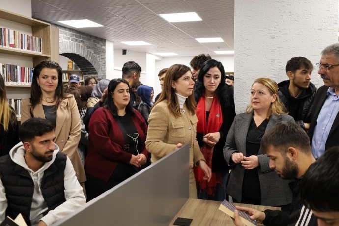 افتتاح کتابخانهای به نام «مستوره اردلان» در دیاربکر + فیلم