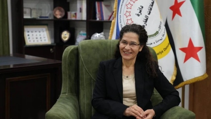 ئیلهام ئەحمەد بەشێوەی ئۆنلاین وتارێک لە کۆنفڕانسی ئیستەنبووڵ پێشكه‌ش دەکات